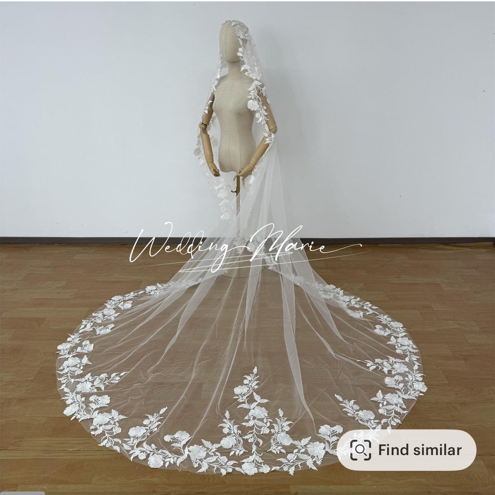 Bridal veil , Elegant ivory
